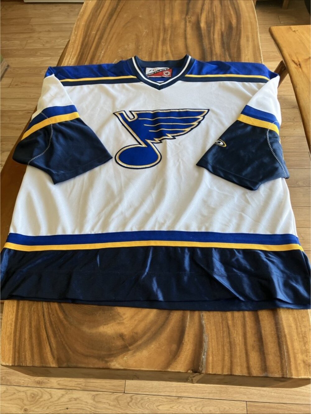NHL Vintage Pro Player St Louis Blues Hockey Jersey Men's X-Large?